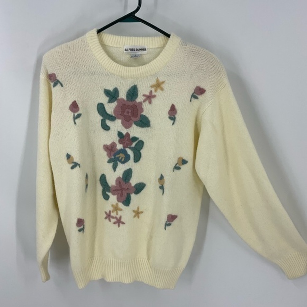 Vintage granny cottage core embroidered floral print pull over  sweater M